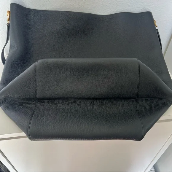 New THE ROW Large NS Tote Hook Shoulder Bag Purse in Black Leather - Picture 7 of 13